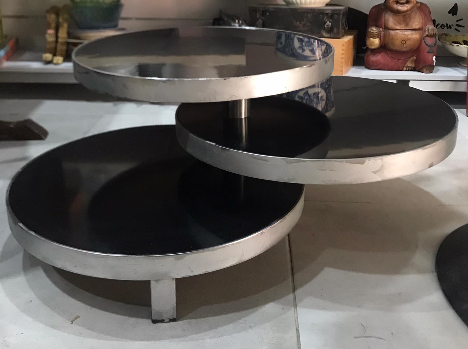 Round coffee table