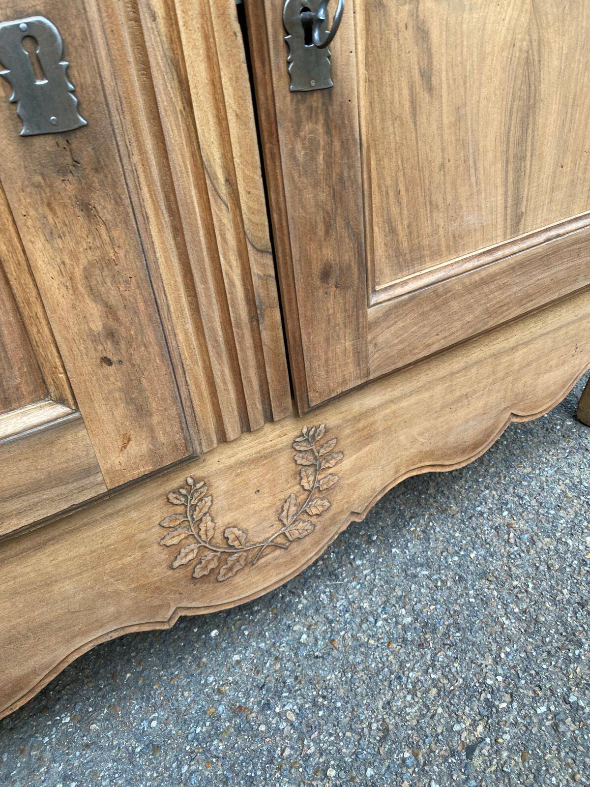 Louis XV buffet renovated in solid oak from the 18th century.