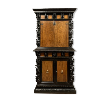 Museum piece for this cabinet Bargueno period late XVIII with 81 figures carved around 1800