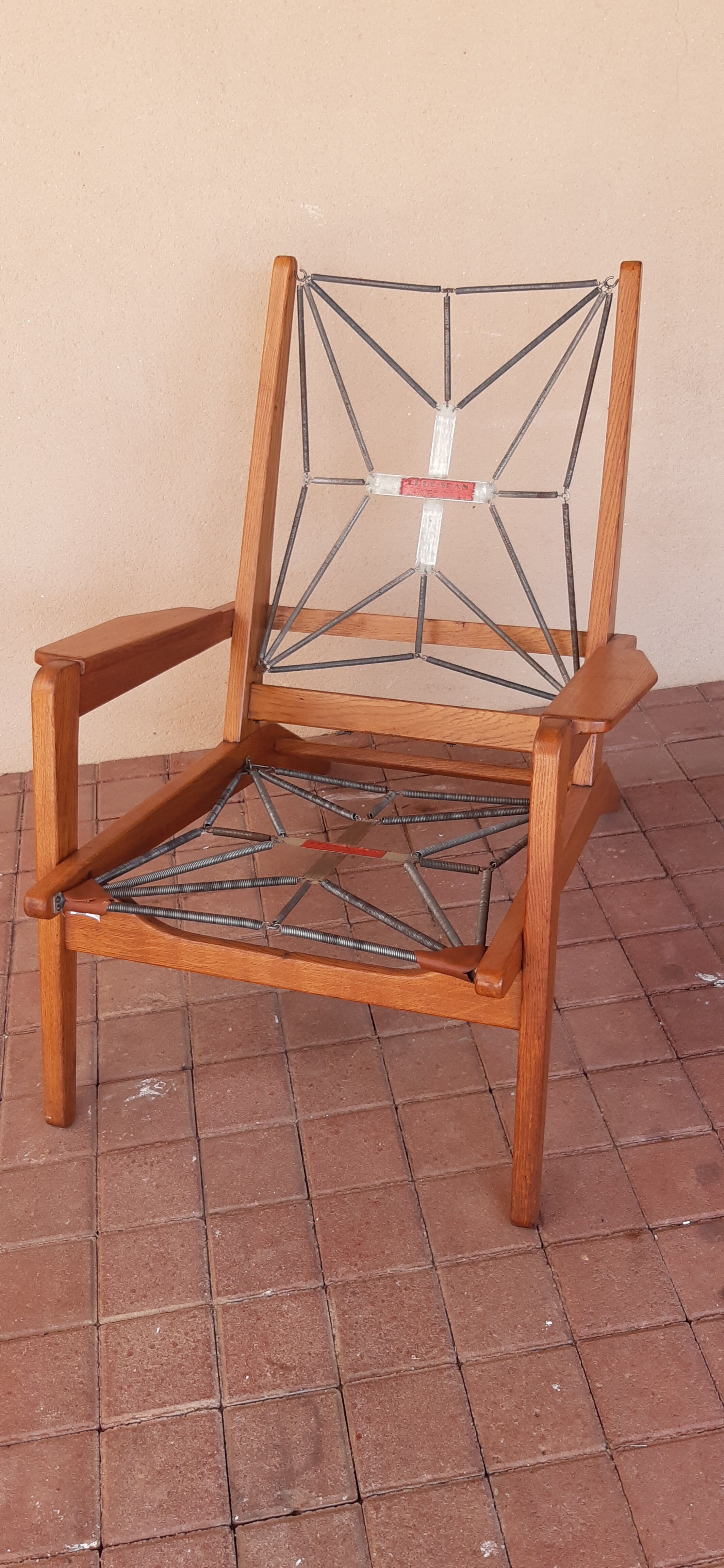 Armchair with armrests