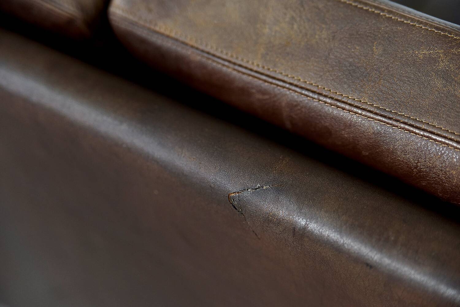 Mid-Century Danish Modern 2-Seater Brown Leather Sofa 3330 by  Arne Vodder