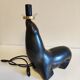 Lampe otarie noire irisée bleue en terre cuite