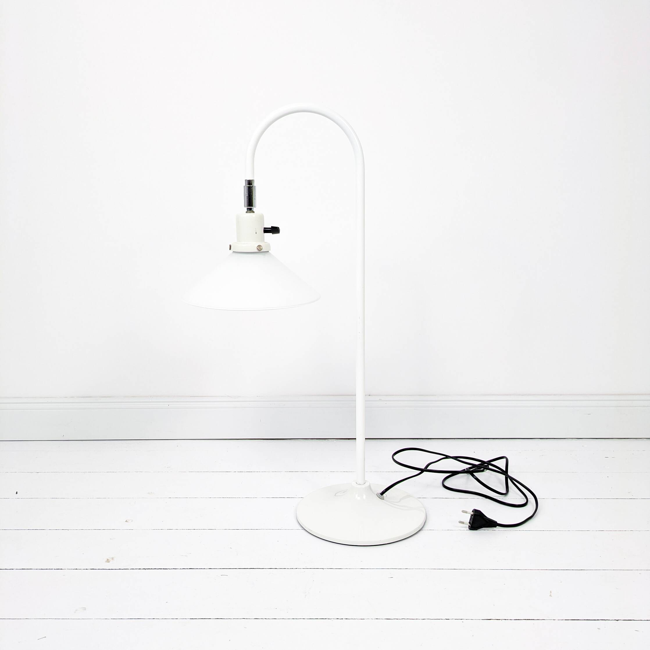 Lampe de bureau vintage scandinave – métal noir, orientable