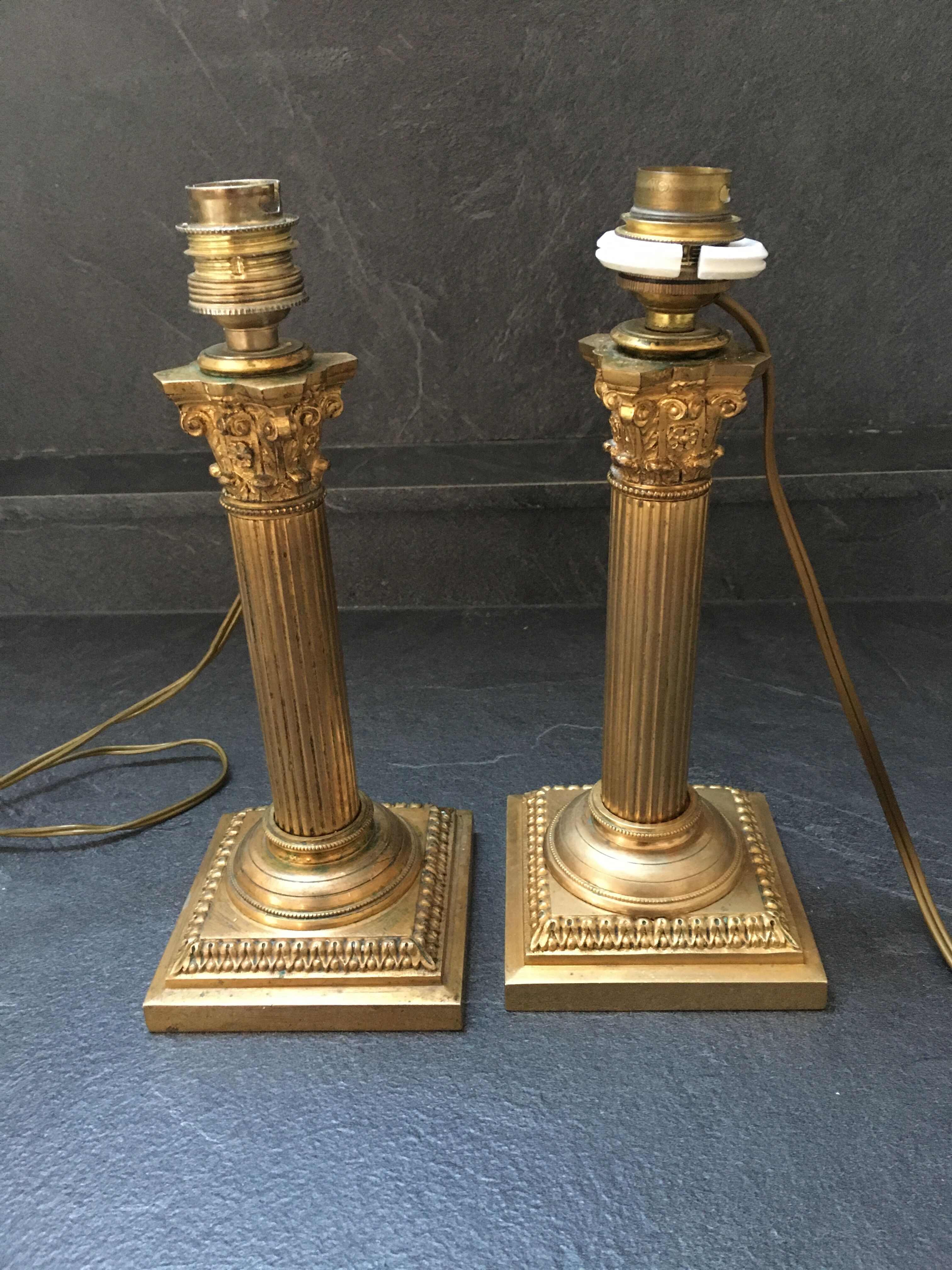 Golden bronze Corinthian column lamp