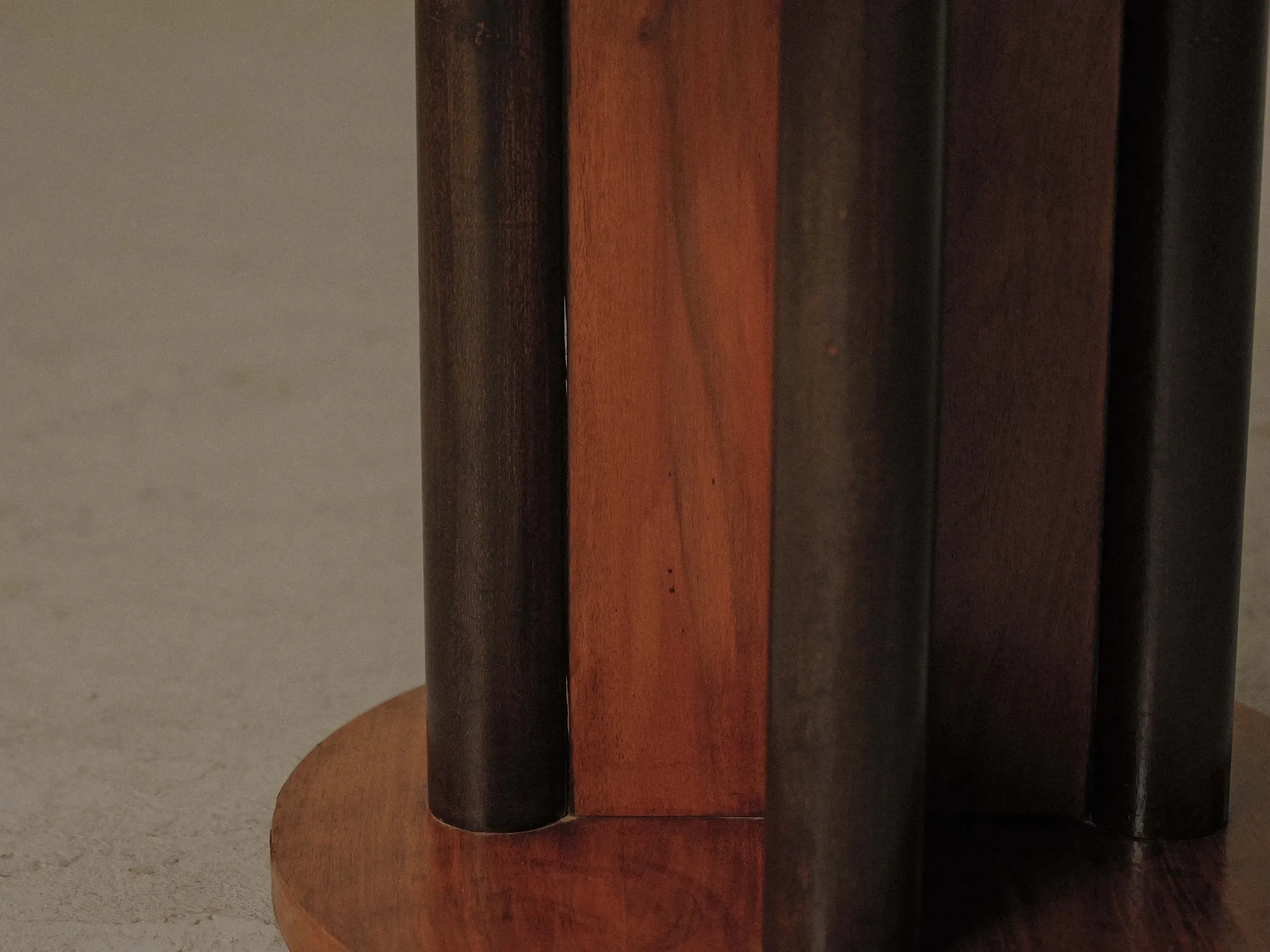 Guéridon rond de style Art déco en bois, vers 1950