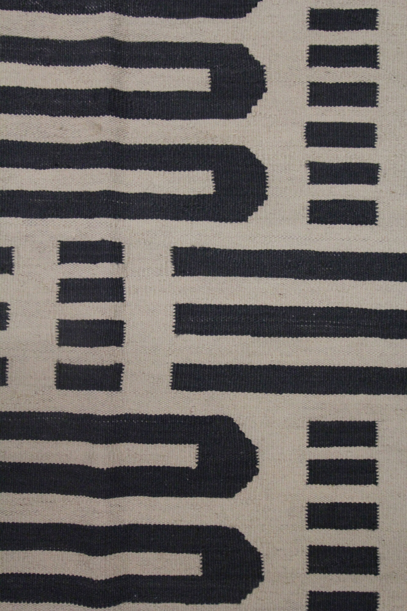 Bold Geometric Kilim Contemporary Grey Cream Wool Area Rug- 177x225cm