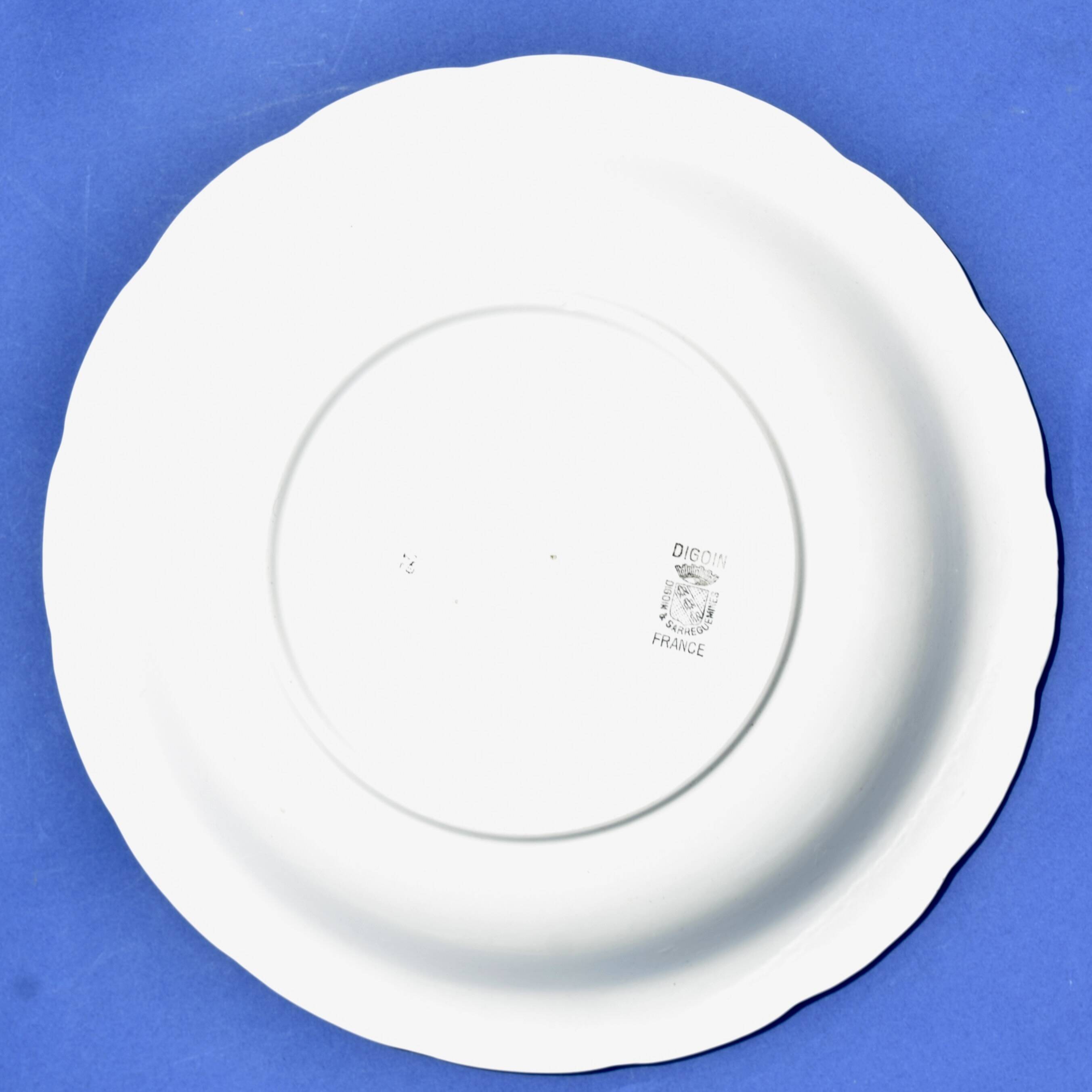 Antique round serving dish from Digoin and Sarreguemines - Rivoli series