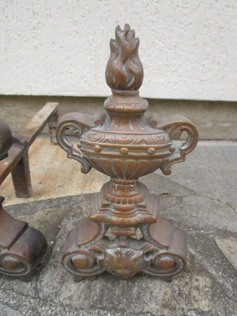Paire de chenets anciens en acier et bronze