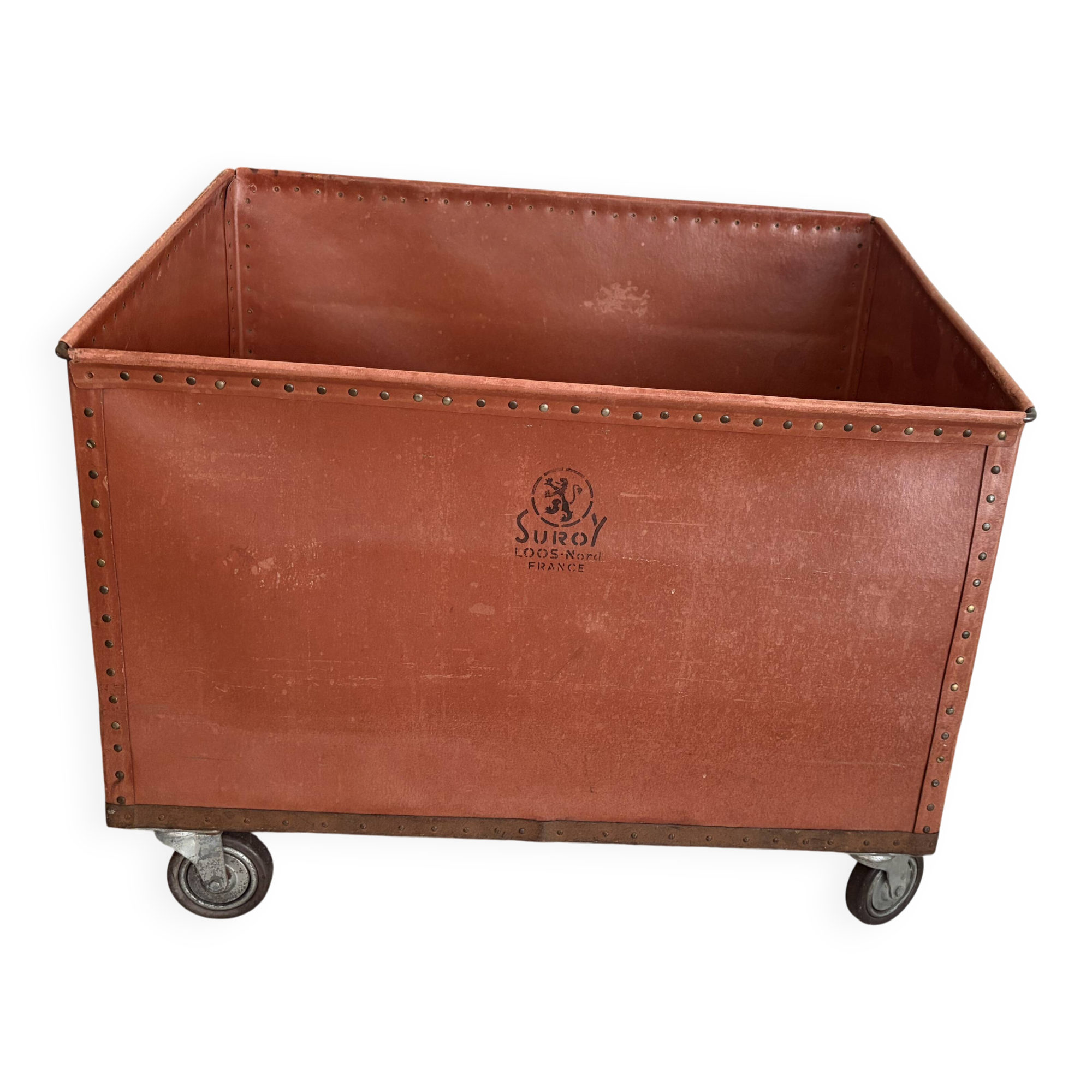 Ancient cart from the Suroy factory
