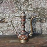 Verseuse orientale en laiton gravé – H29 cm x L22 cm x P7 cm