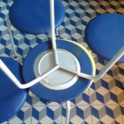 Set 5 tabourets tripode 1950 en skaï
