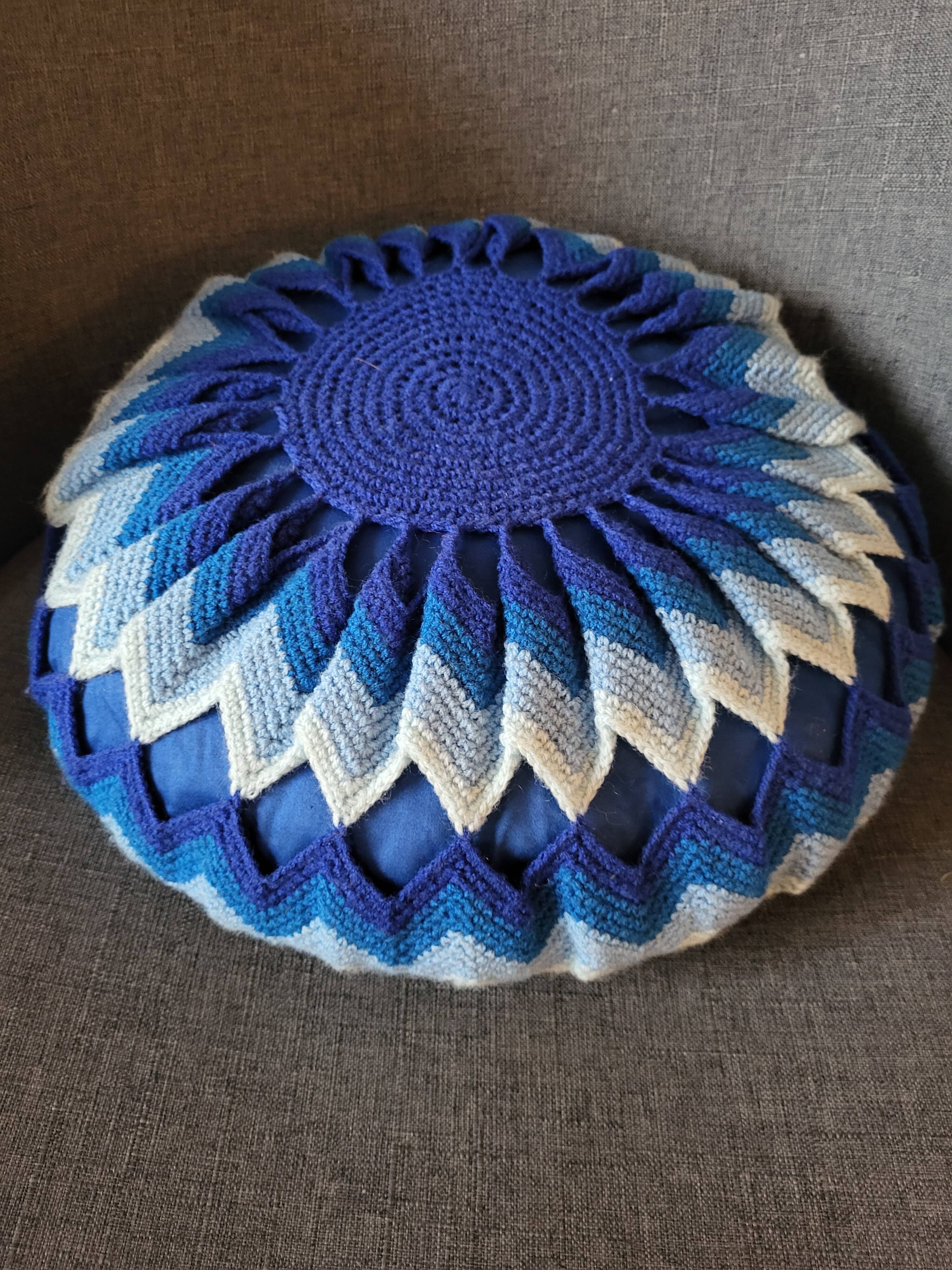Round cushion in Vintage wool