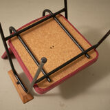 Chaise 'M' en rose foncé par Pierre Guariche pour Meurop