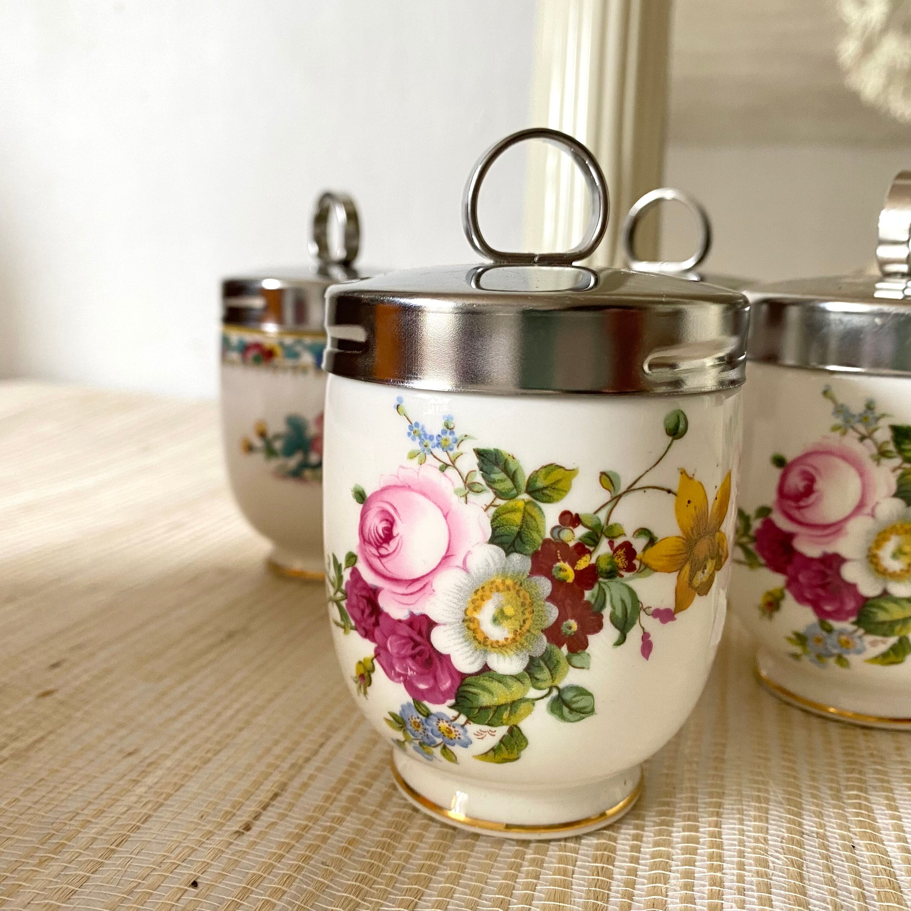 English porcelain pots cooked-egg