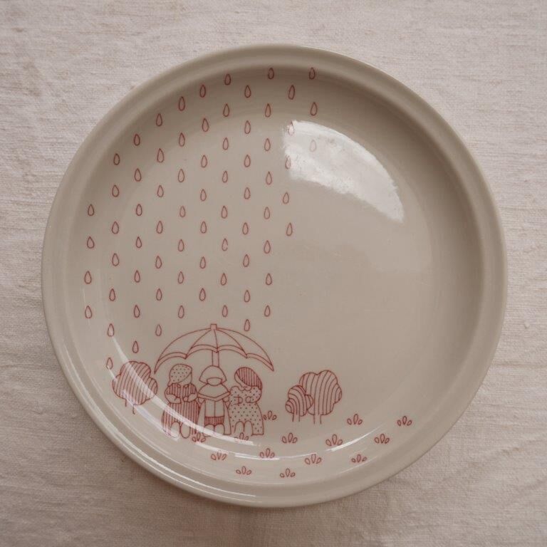 Set of 6 Sarreguemines plates, naïve décor, children in the rain