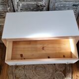 White and wood chest of drawers