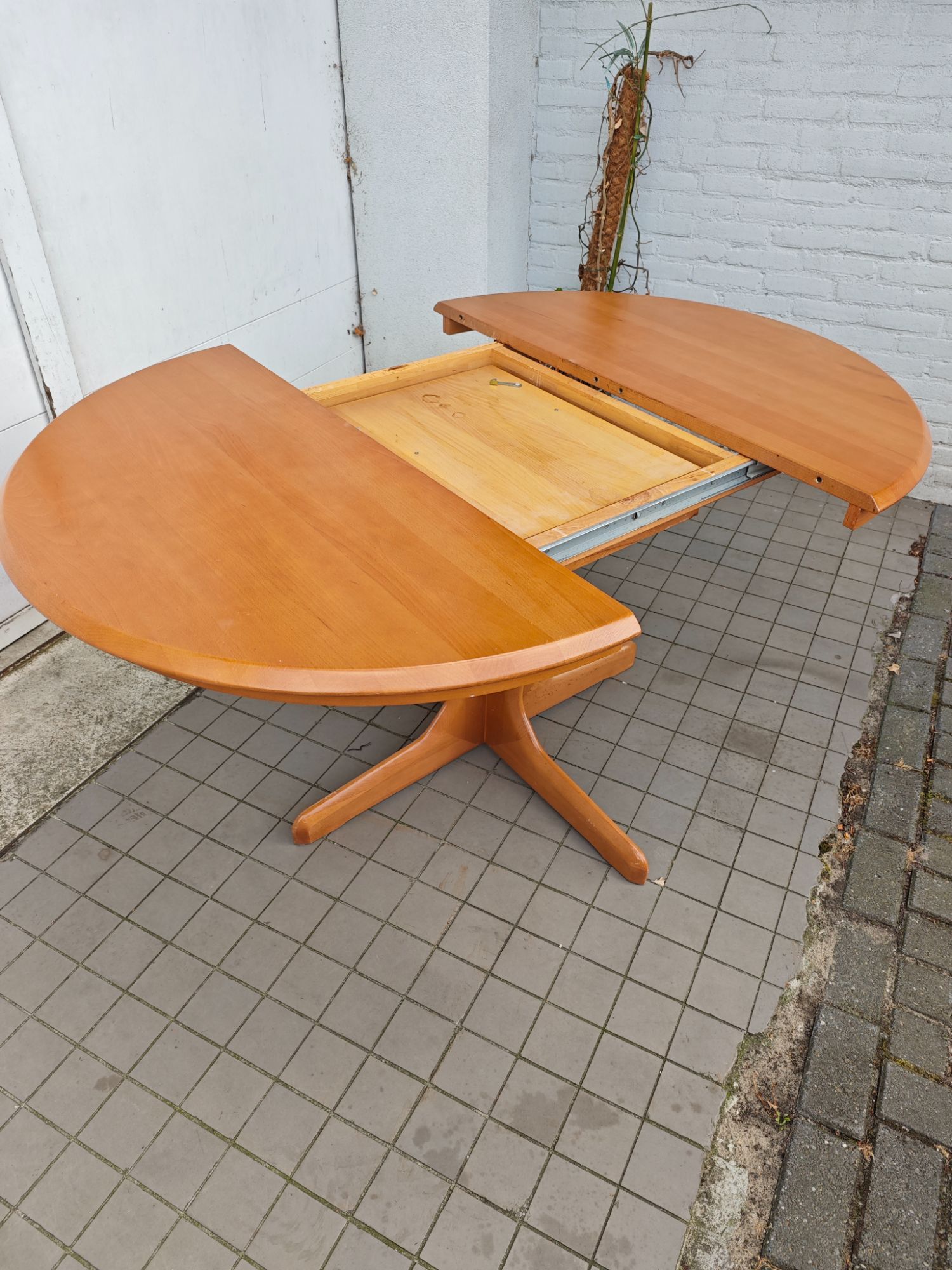 Vintage Round Extendable Dining Table - Wood - Extendable Table - Dining Table