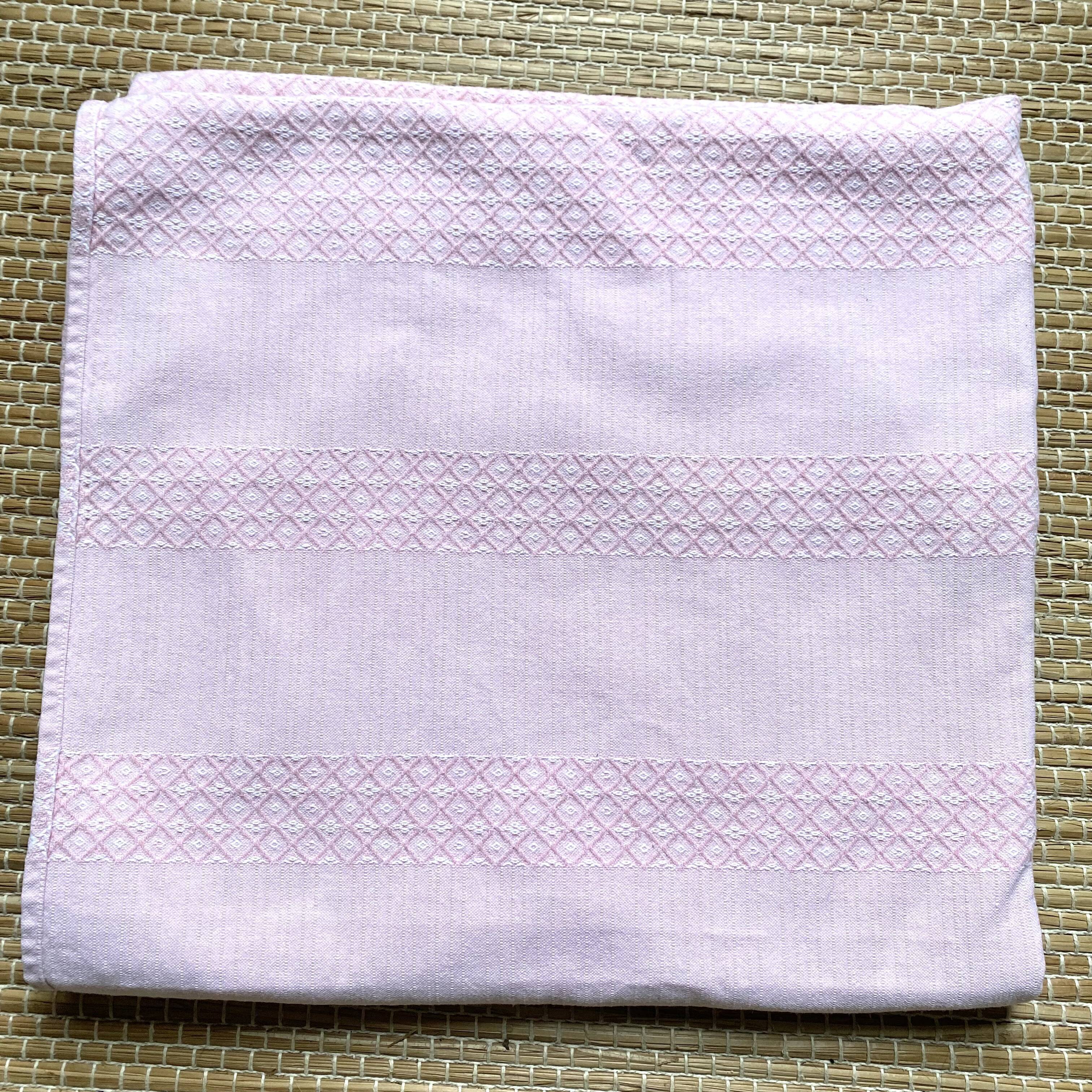 Pink rectangle tablecloth 140 x160 cm