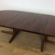 Table à manger à rallonge en bois de rose du milieu du siècle par John Mortensen
