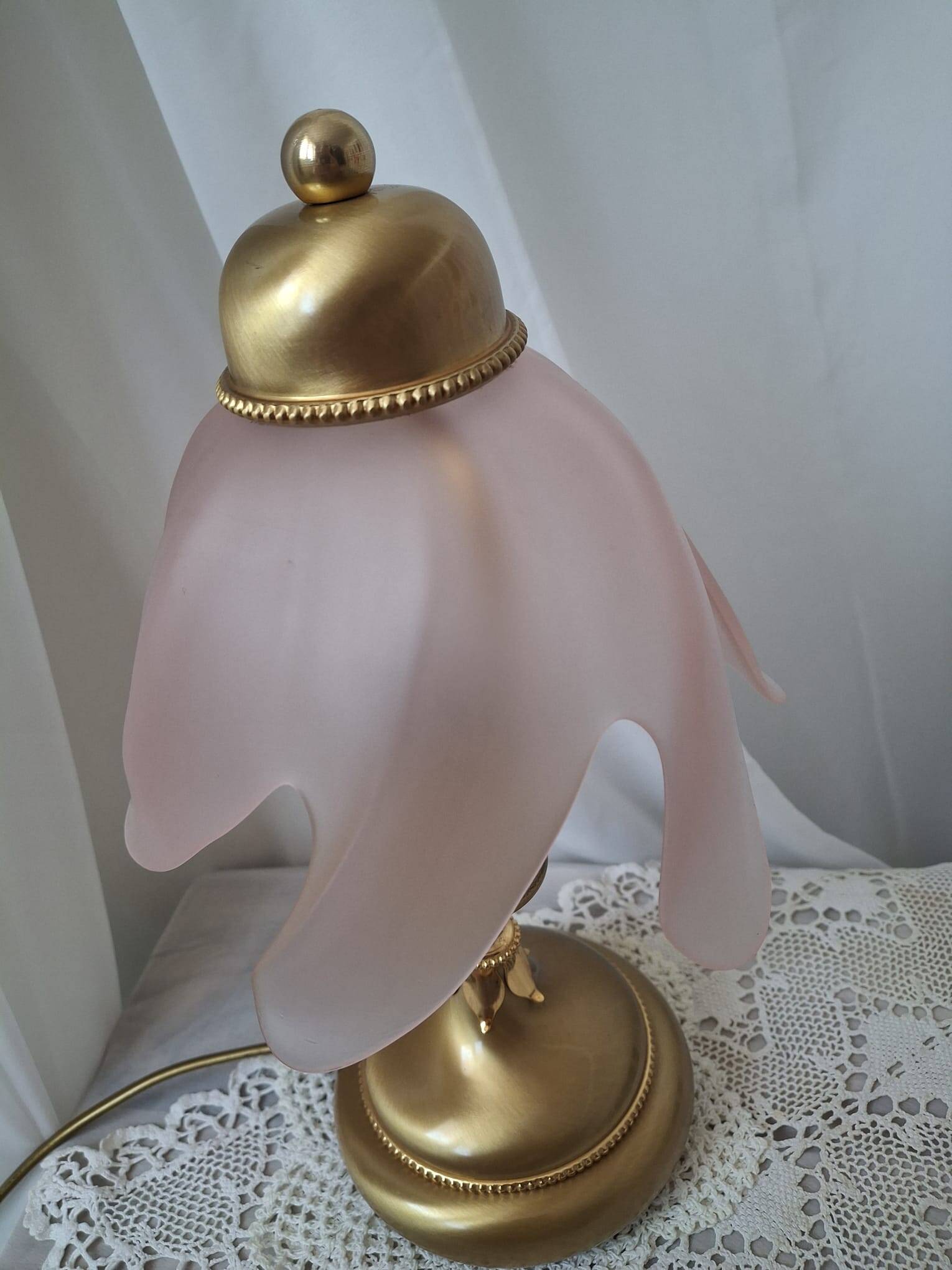 F. Fabbian Italy Pink Frosted Glass Petal Table Lamp, Murano Style, 1980s