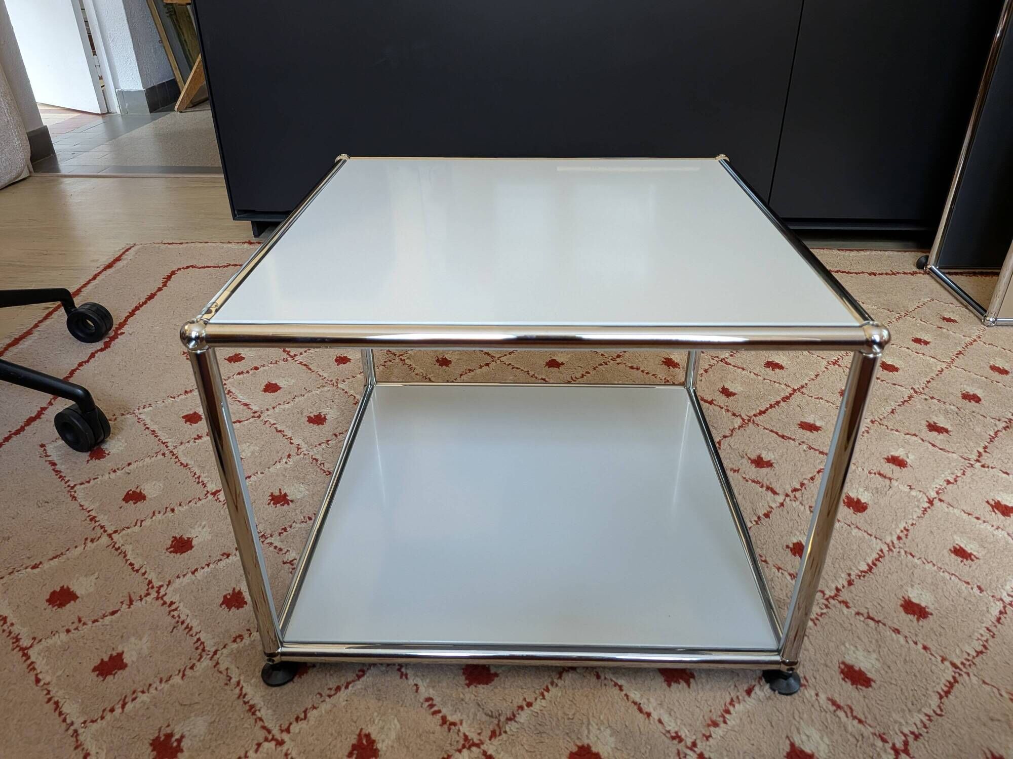 Table d'appoint USM