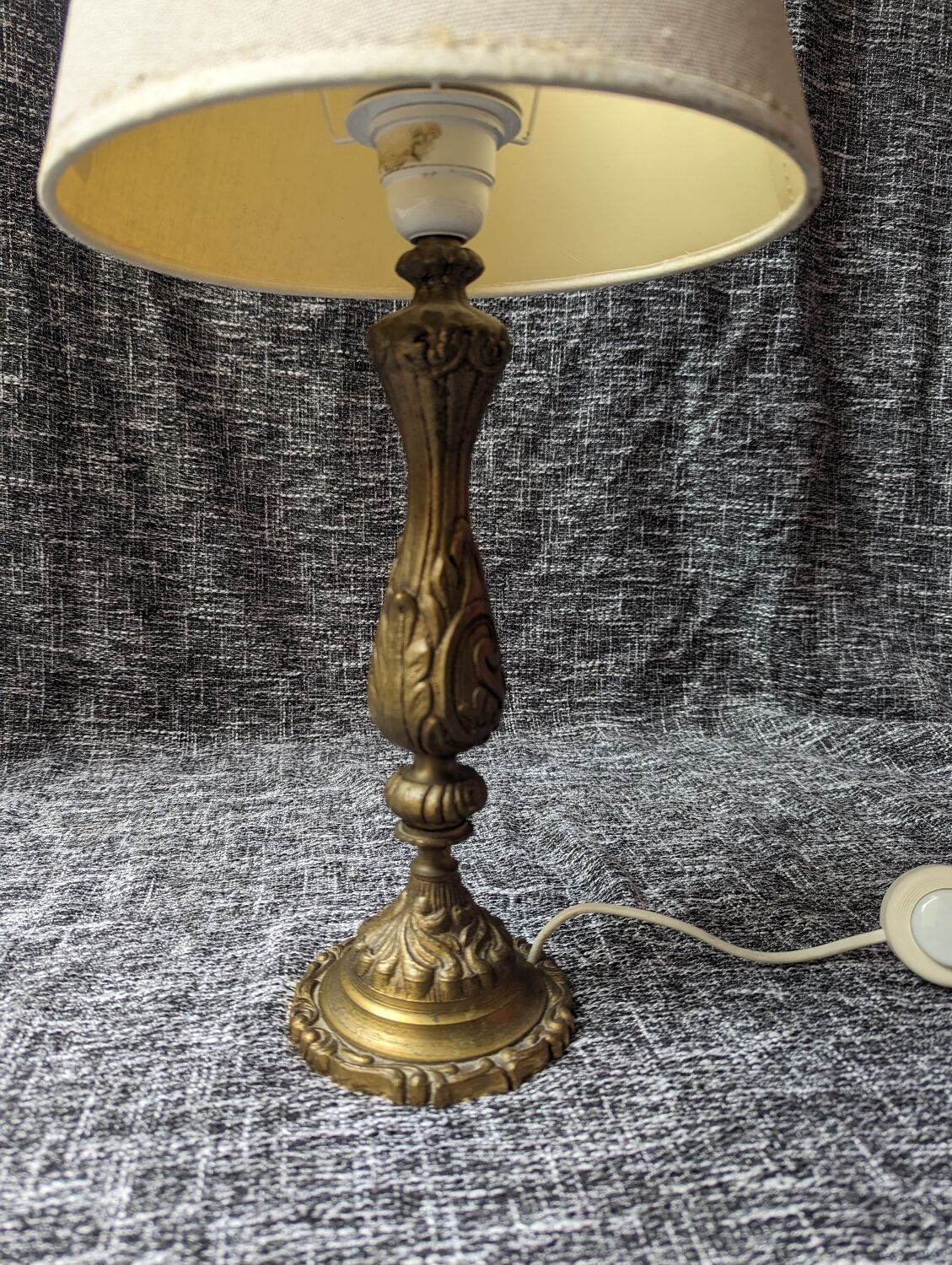 Baroque style lamp in bronze