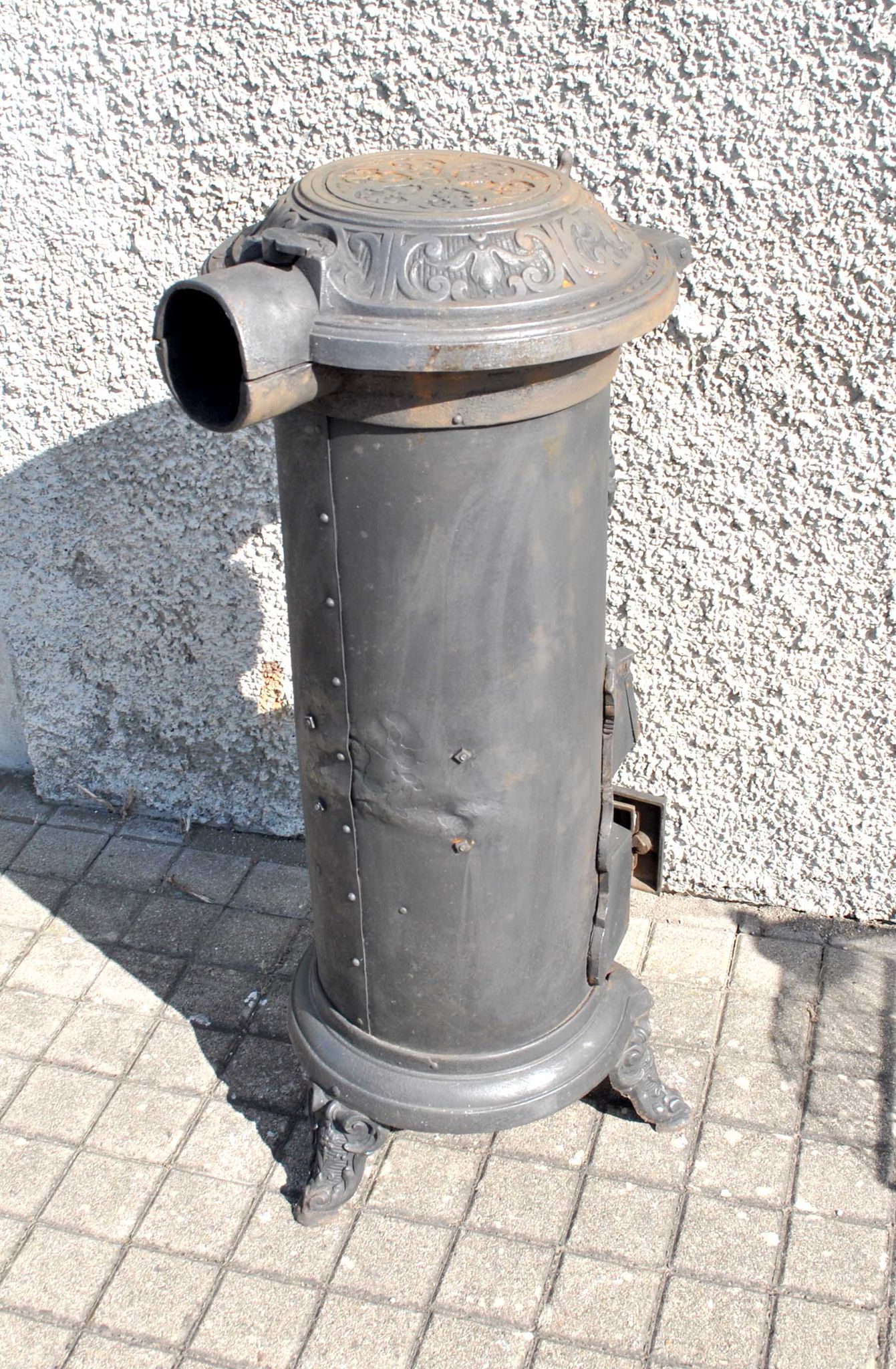 Antique decorative stove in black cast iron Germare charcoal