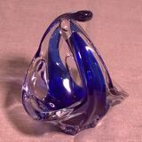 Cendrier en verre soufflé transparent et bleu avec une forme design