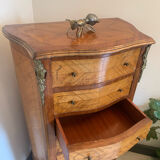 Rosewood weekly and curved marquetry on all three sides