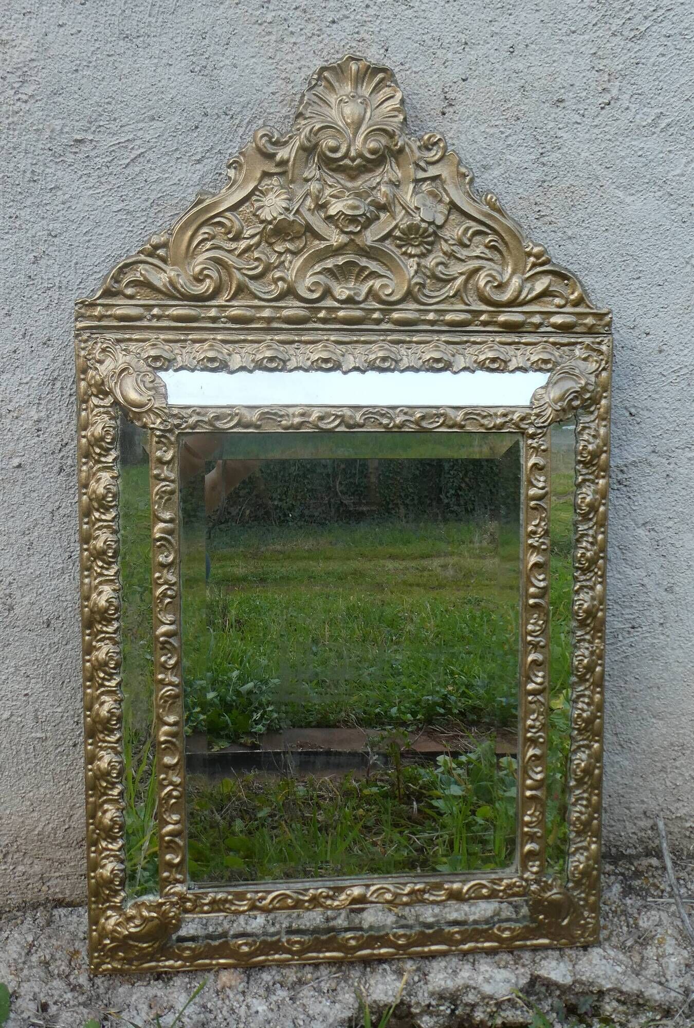 Old mirror with closed screens in golden repelled brass 72 x 42 cm