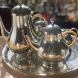 Service à thé et café en métal argenté, les anses à l'imitation de l'osier