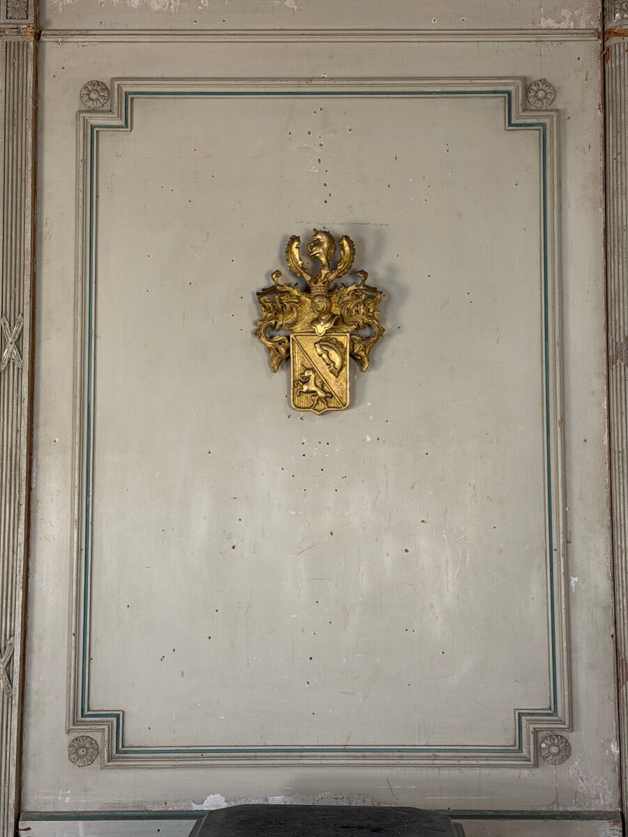 Heraldic cartouche in carved and gilded wood, Belgium, 19th century