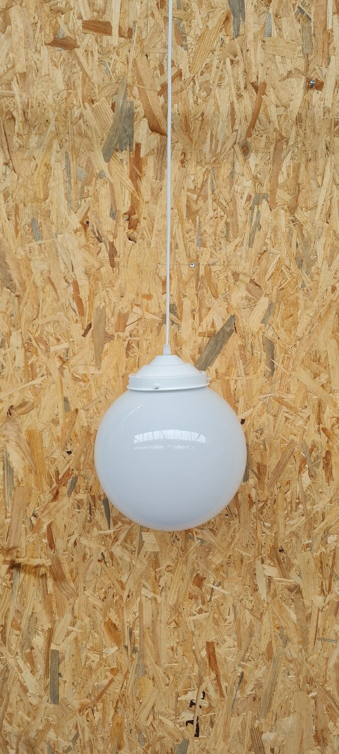 White opaline suspension