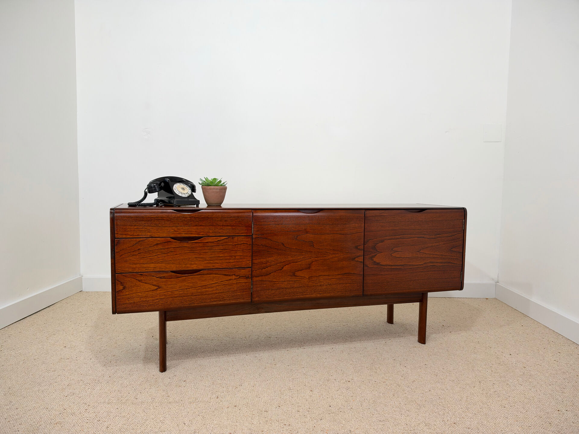 Enfilade in rosewood by White & Newton – 1960s