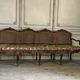 Grande banquette Louis XV en bois naturel mouluré et sculpté, France XVIIIème siècle