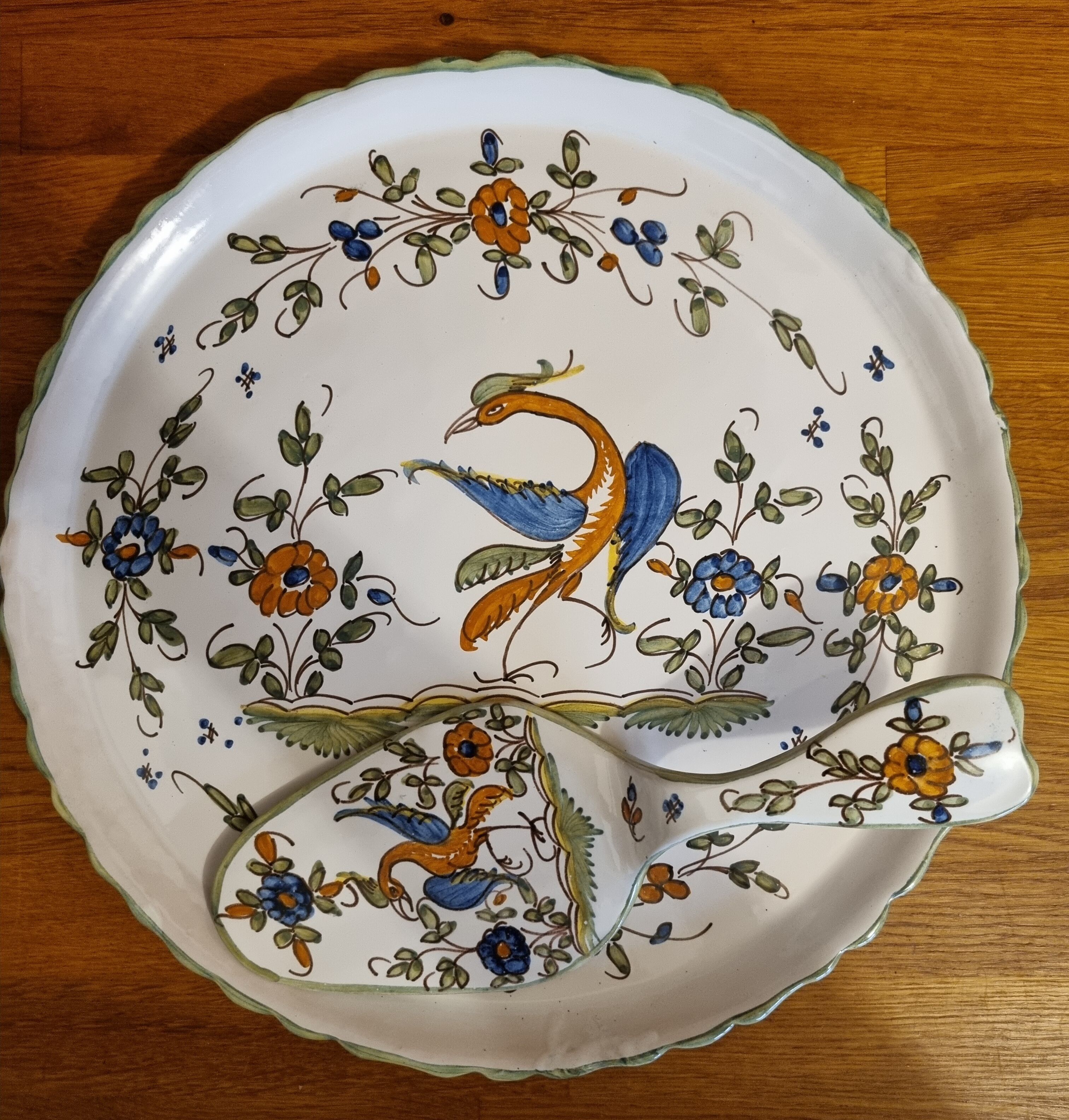 Plat à tarte en faience de Martres Tolosane Motif Moustiers avec sa pelle à tarte