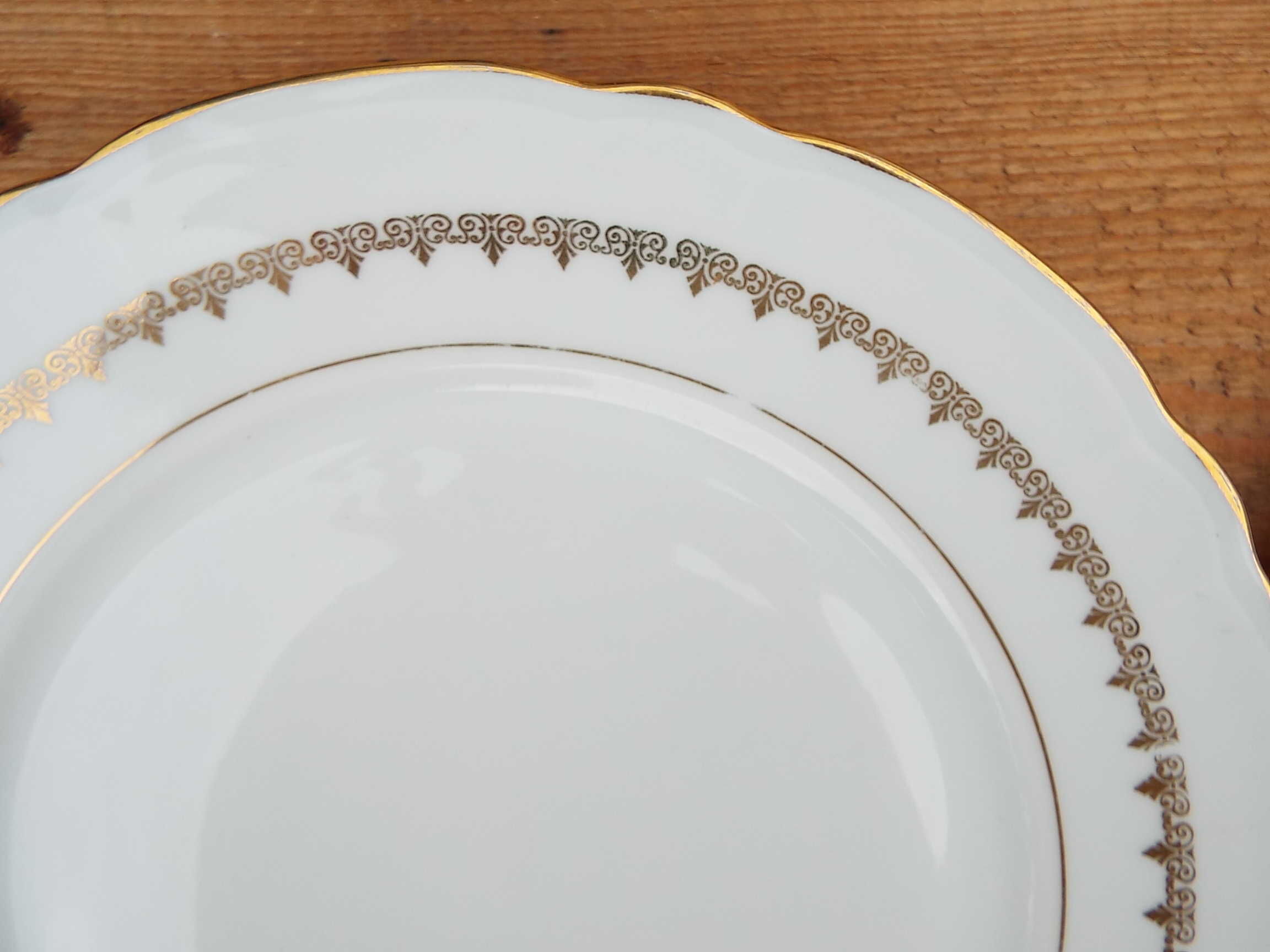 8 flat plates porcelain CNP