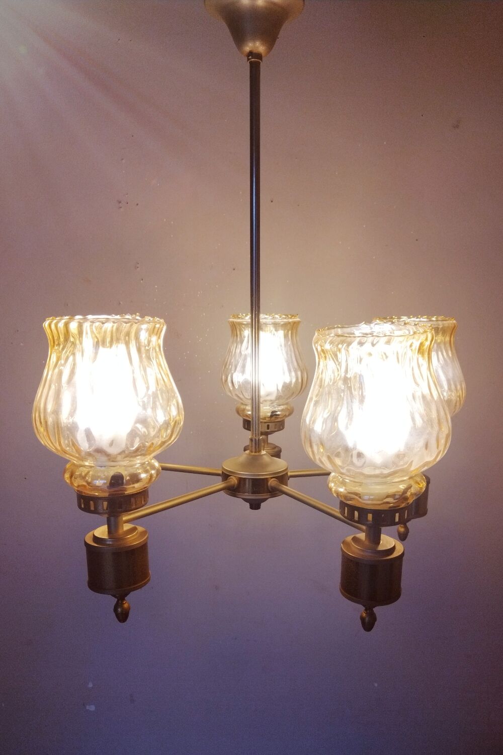 Chandelier in gilded brass and brown smoked glass with 5 branches