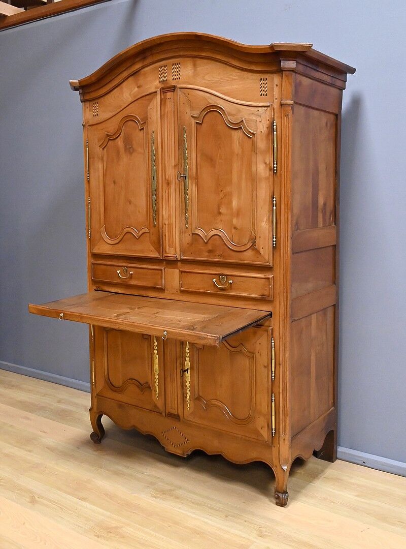 4-door cherry wood cabinet, regional work, Louis XV style – first part of the 19th century