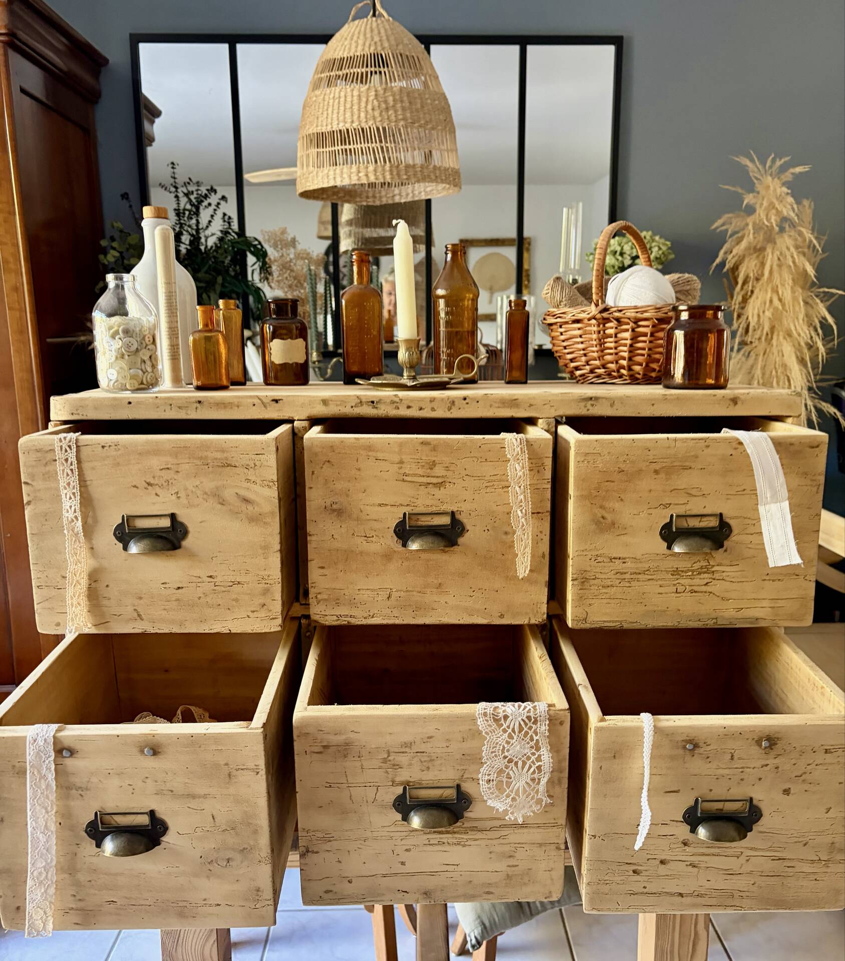 Workshop cabinet with drawers