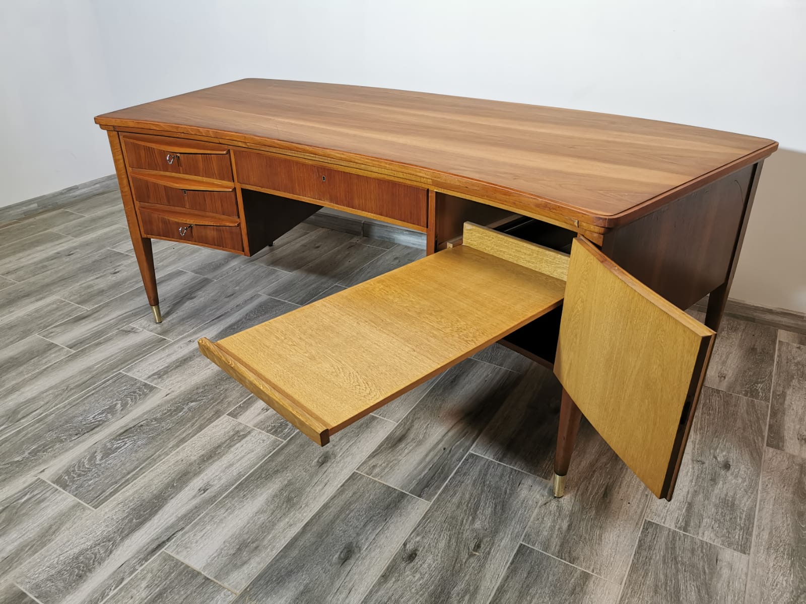 Bureau du milieu du siècle