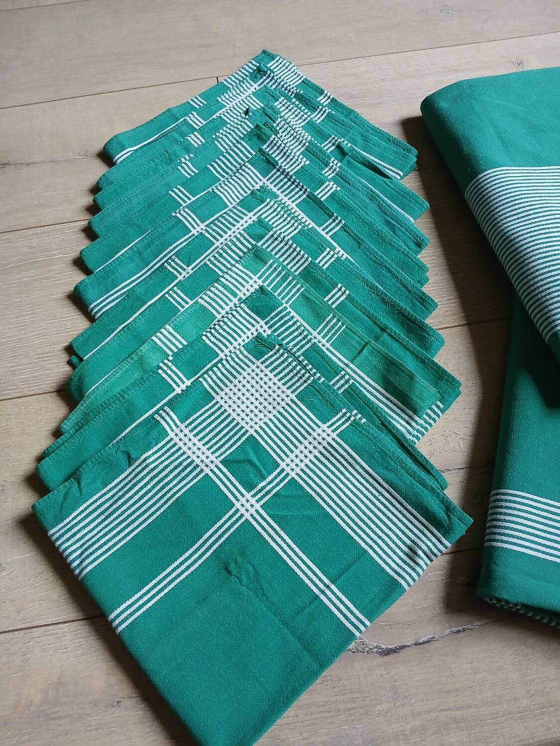 2 nappes + 11 serviettes vintages