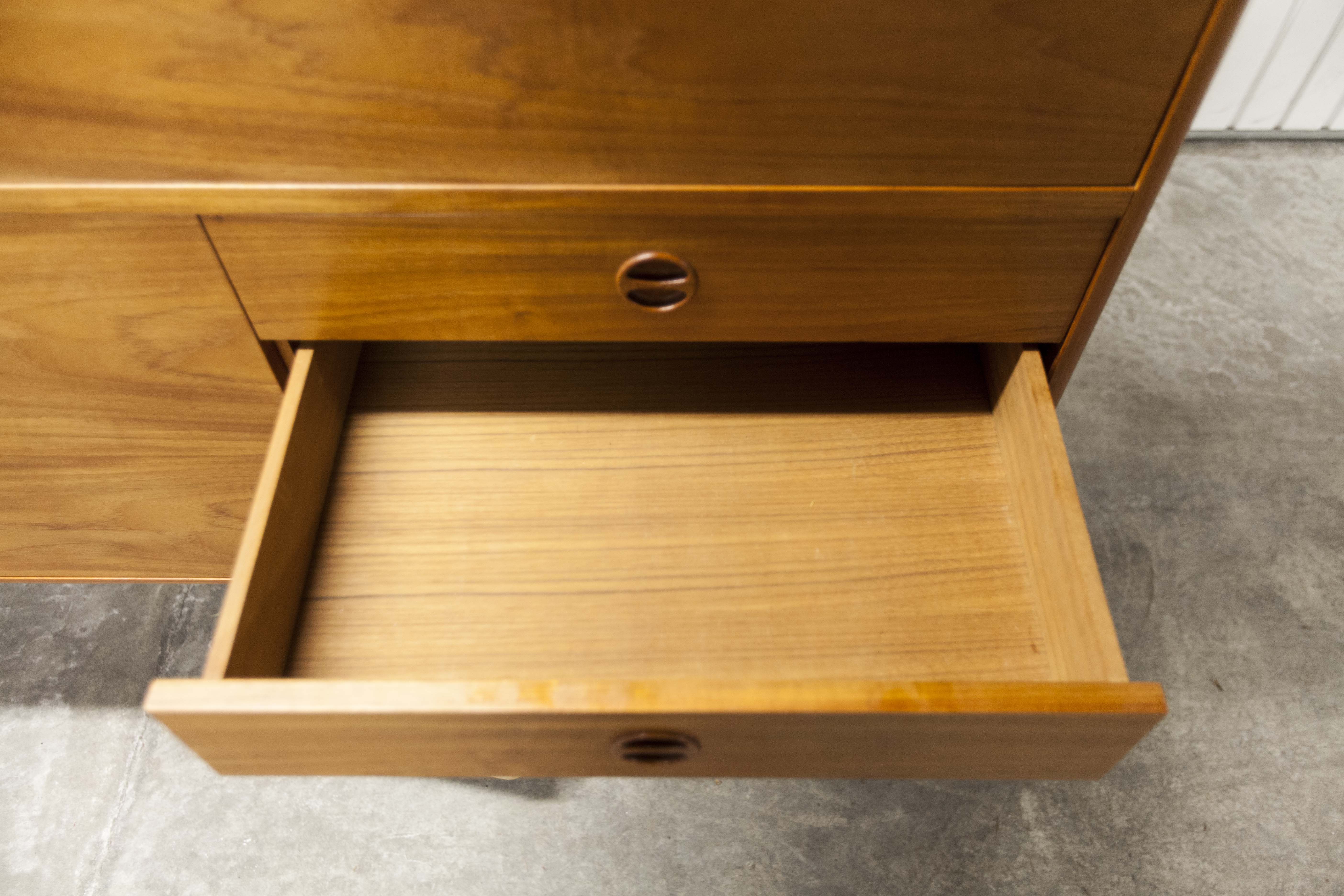 Scandinavian high enfilade 1960 solid teak