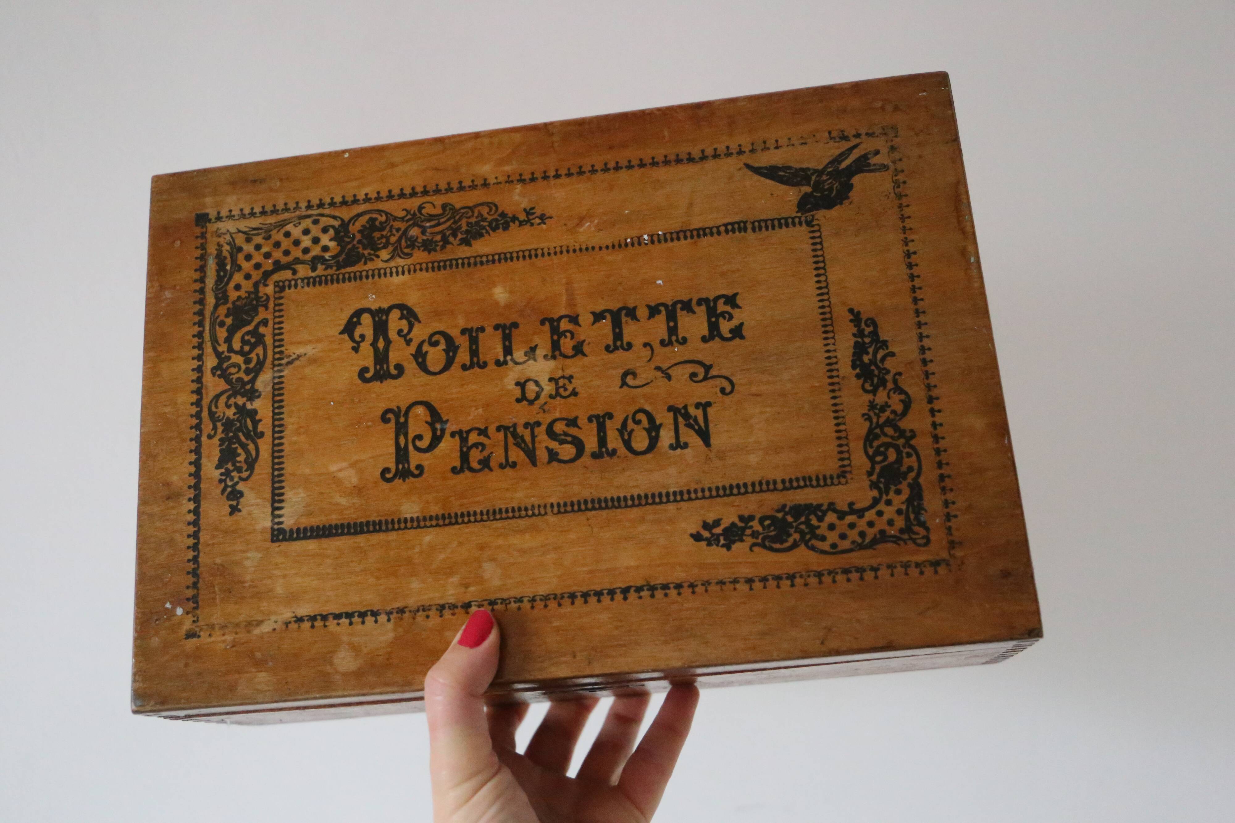 Wooden box pension's toilet, 1920