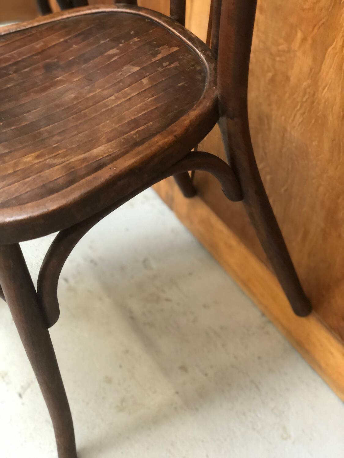 Anciennes chaises bistrot bois courbe