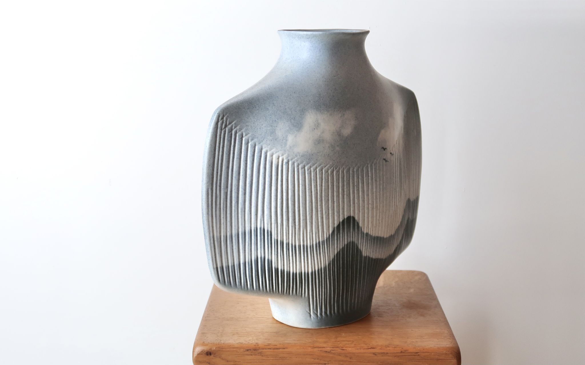 Vase de Yves Mohy en porcelaine Virebent, années 70