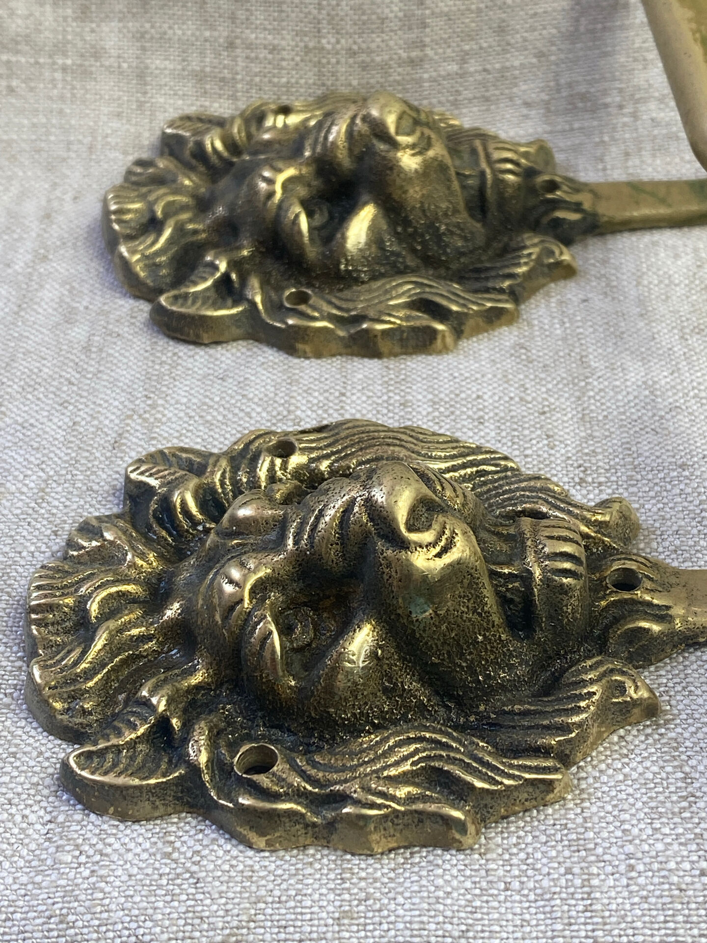 Lion head coat hooks in solid brass, Peerage England