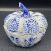 Chinese covered pot, box, jewelry box, pumpkin, white porcelain, China blue plant decor