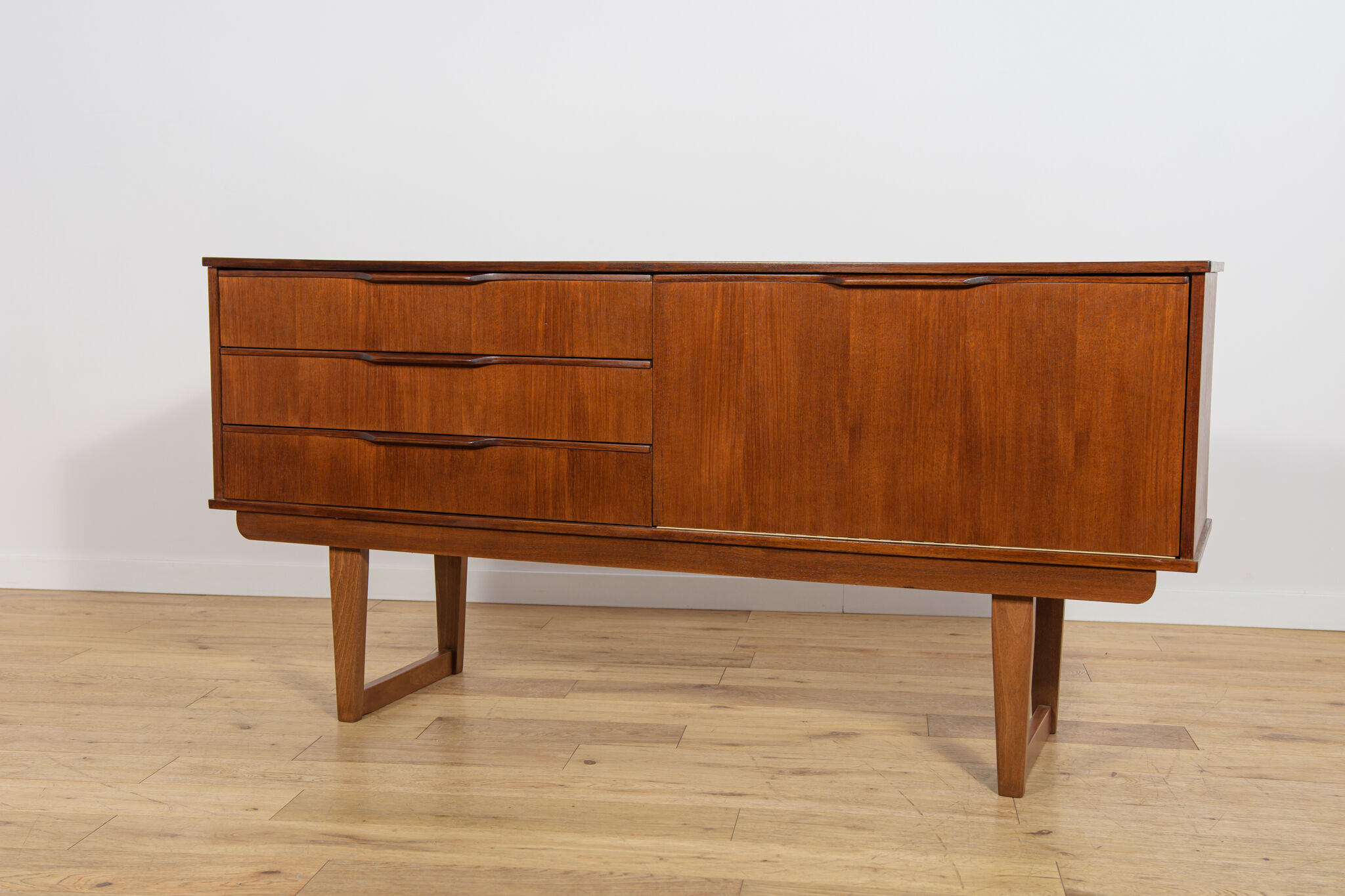 Buffet en teck des années 1960, Royaume-Uni