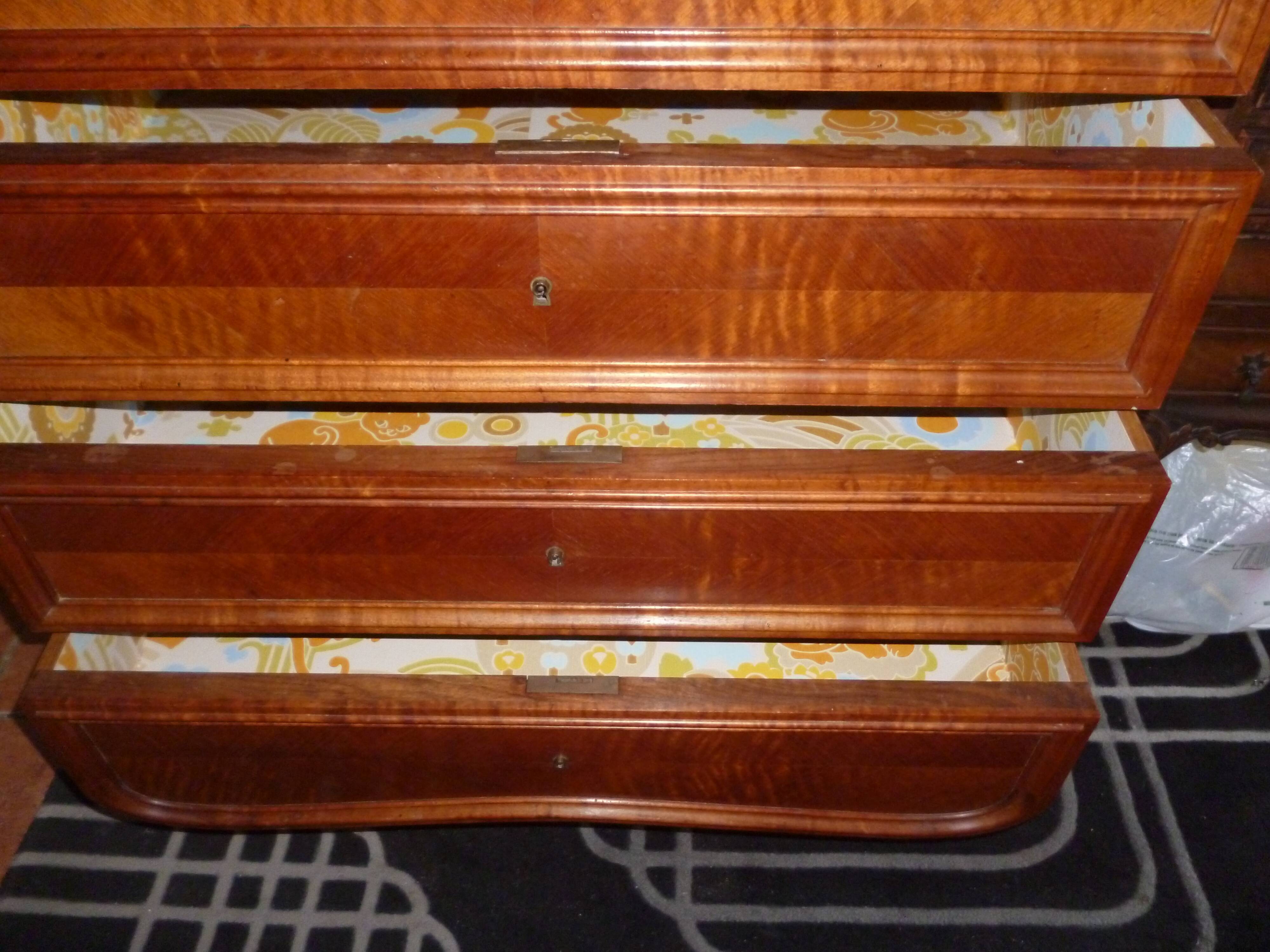 Dresser XlX, style Louis XV